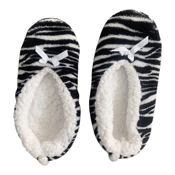 Other - Chili Pepper Cozy Zebra Print Slippers Black & White Sz S/M